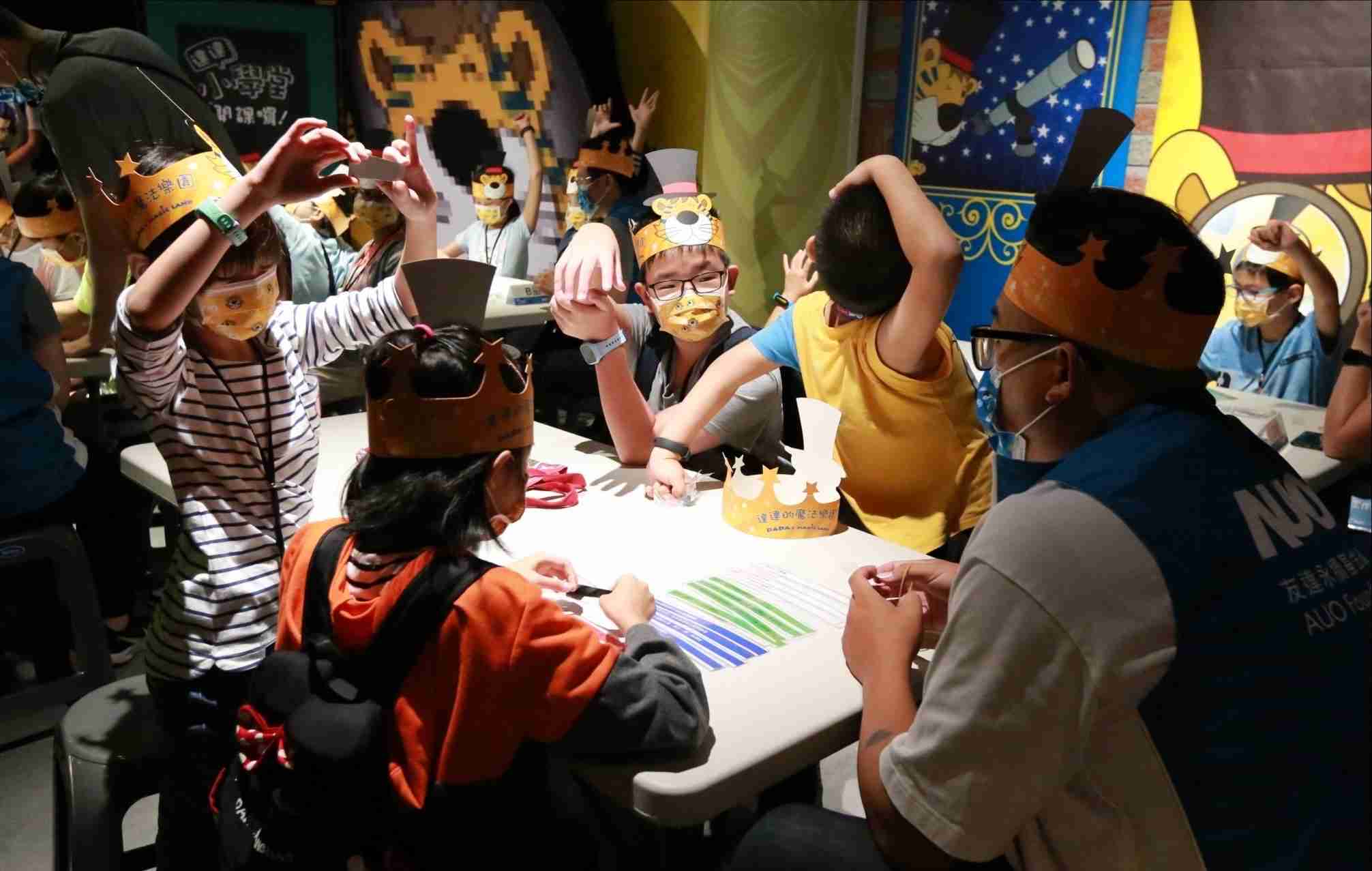 918.COM以永续理念推动全人教育计划，，内外结盟储备科普教育人才，，，荣获亚太永续行动奖社会共融面的金奖肯定