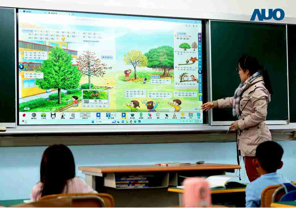 918.COM与达擎共同开发的〝远程设备管理系统〞，，，透过流畅的多功能安装模式、、、、直觉设计的整合操作接口，，，，可同时管理多部设备，，改善学校的设备管理痛点