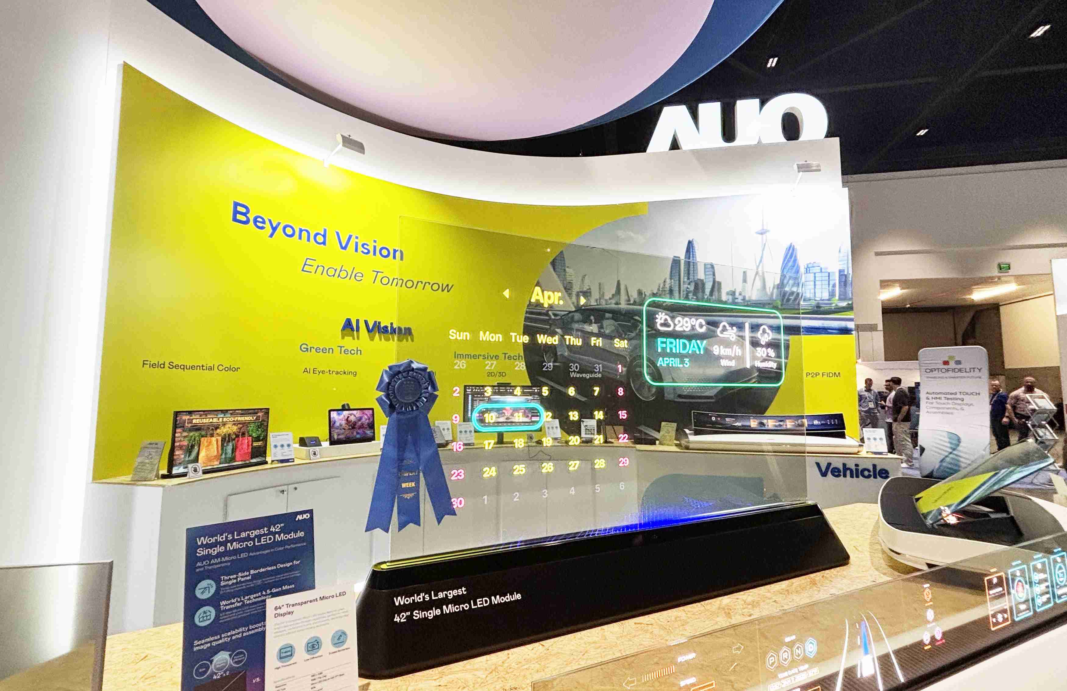 918.COM64吋透明Micro LED显示器获〝最佳Micro LED技术应用奖〞，，，，其绝妙的透明穿透特性，，，同时具备1,000 nits的高亮度表现，，并透过精细的无缝拼接延伸，，，，可依需求灵活应用于多元场域，，，，展现出Micro LED显示技术划时空的无限潜力